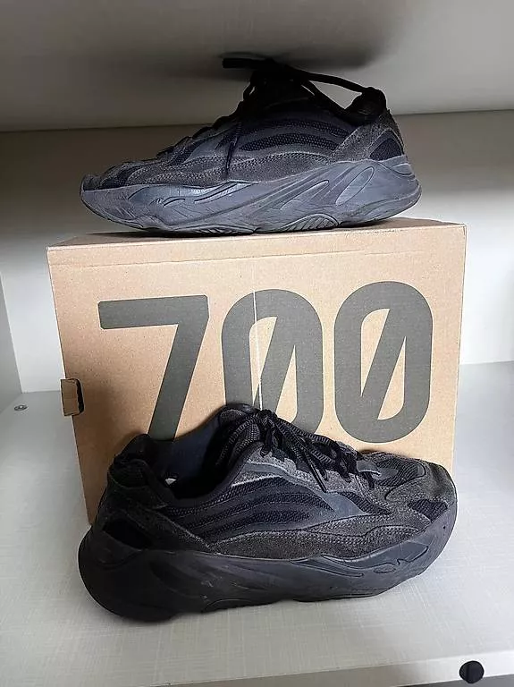 Scarpe da uomo: YEEZY BOOST 700 – Usato da Mendrisio venduto da yus_gtq7