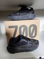 YEEZY BOOST 700