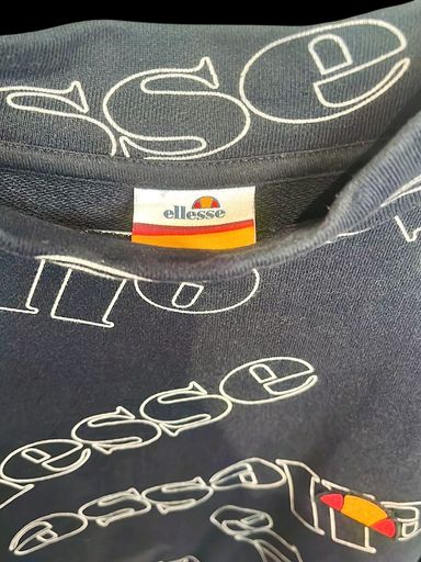 Ellesse T-Shirts: Ellesse Schwarzes Allover-Logoprint Langarm-Sweatshirt - – Gebraucht aus Zug von vinokilo 4