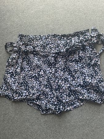 Shorts mit Blumenmuster, 42.Sommerlich leicht