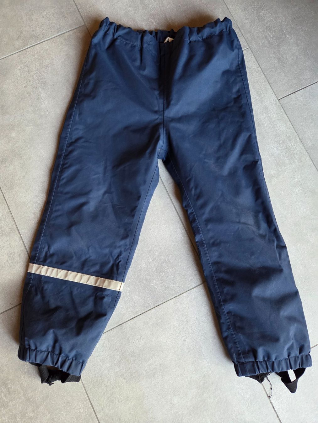 H&M Pantaloni: Regenhose von H&M Grösse 116 – Usato da Wiesendangen venduto da troawus