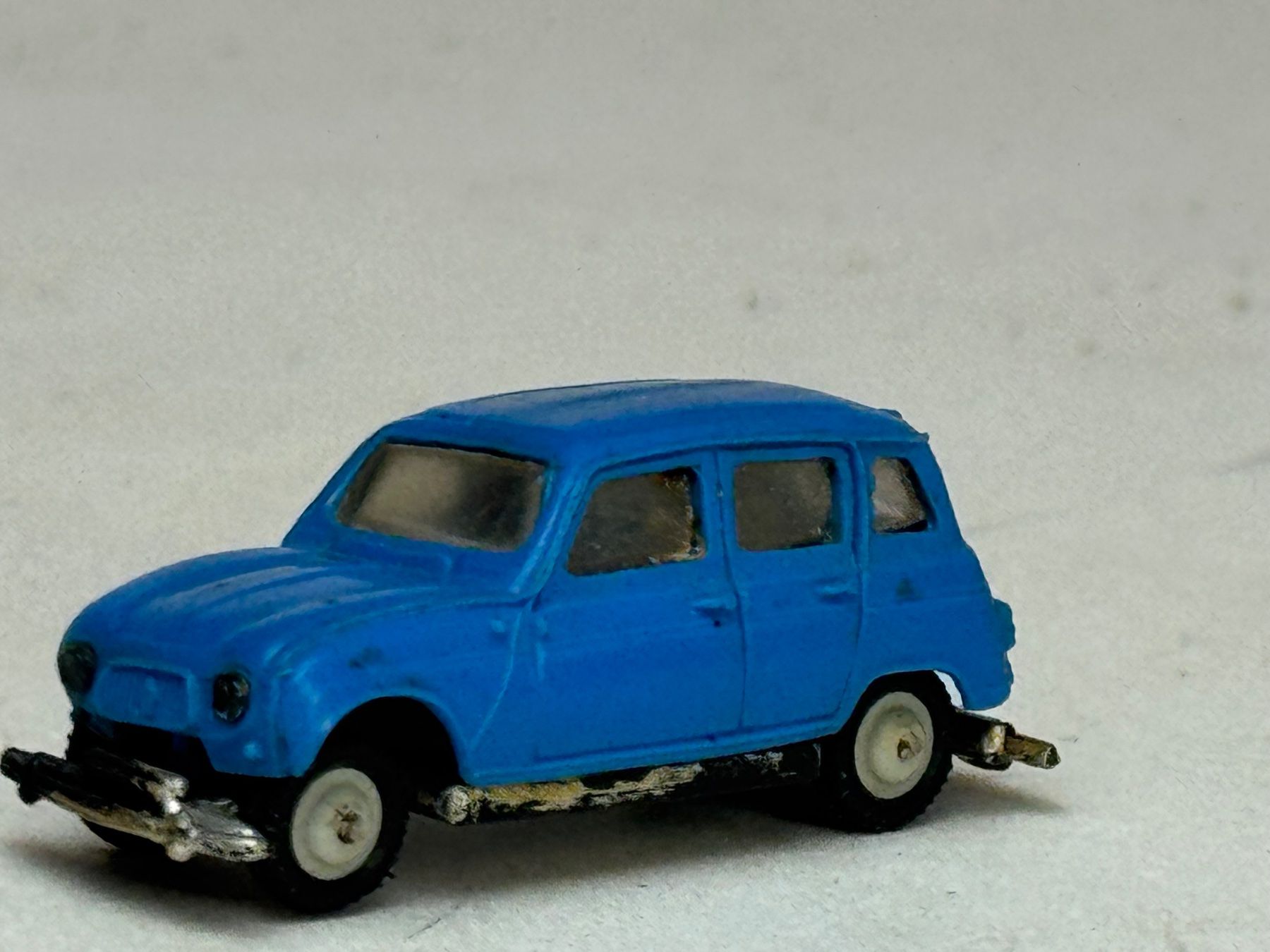 Preiser Modellini di ferrovie: GB1- Norev Renault 4 L blau – Usato da Elm venduto da Wikmtz