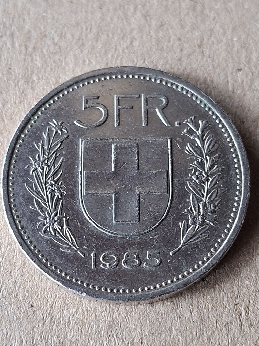 Tutti le monete: 5 Fr mit vertiefter Randschrift 1985 – Usato da Lohn-Ammannsegg venduto da schwerti53