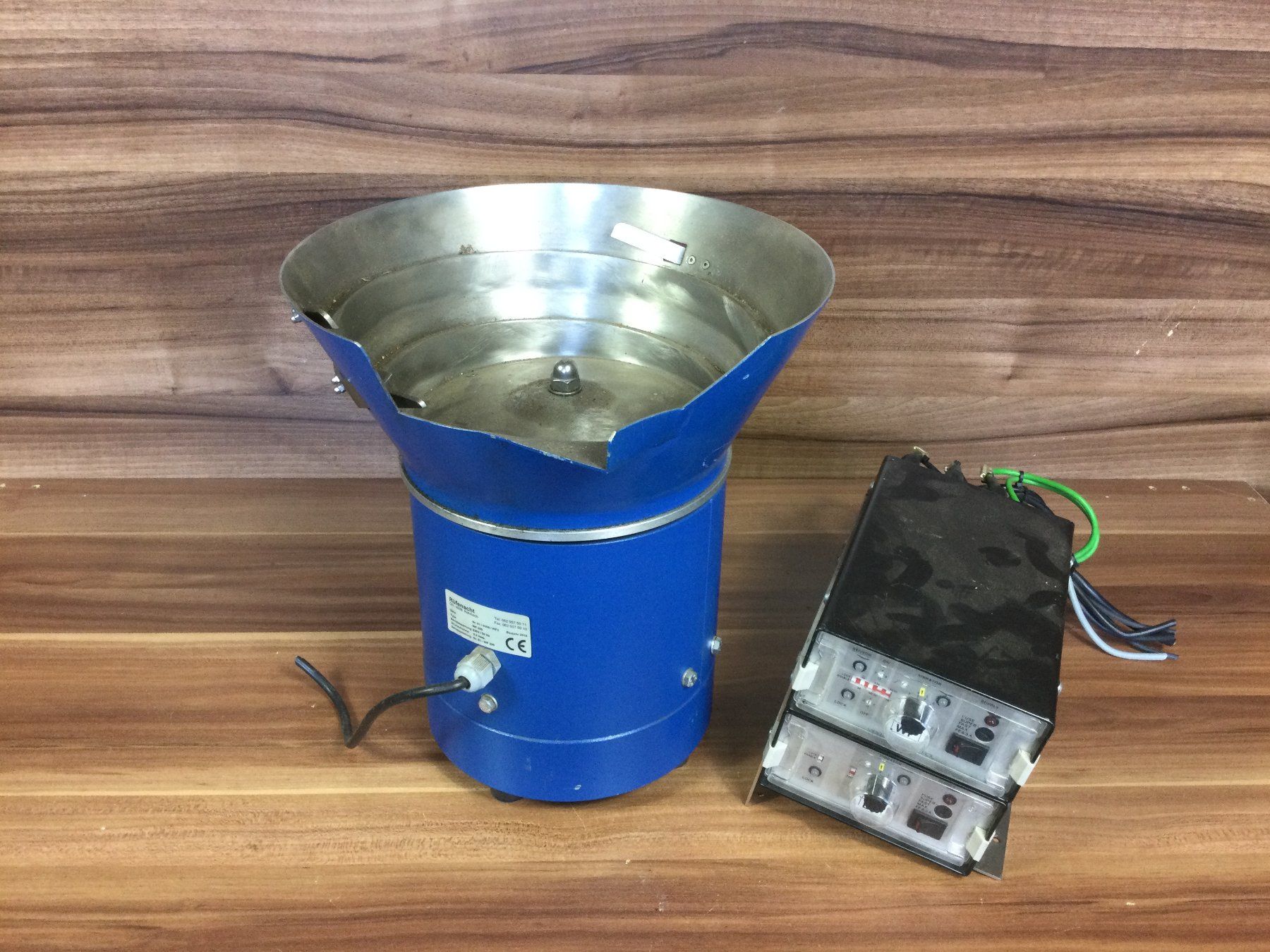 Tutti gli attrezzi: Gebrauchter Vibrationswendelförderer Schwingfördertopf – Usato da Wangen SZ venduto da kuriosum12