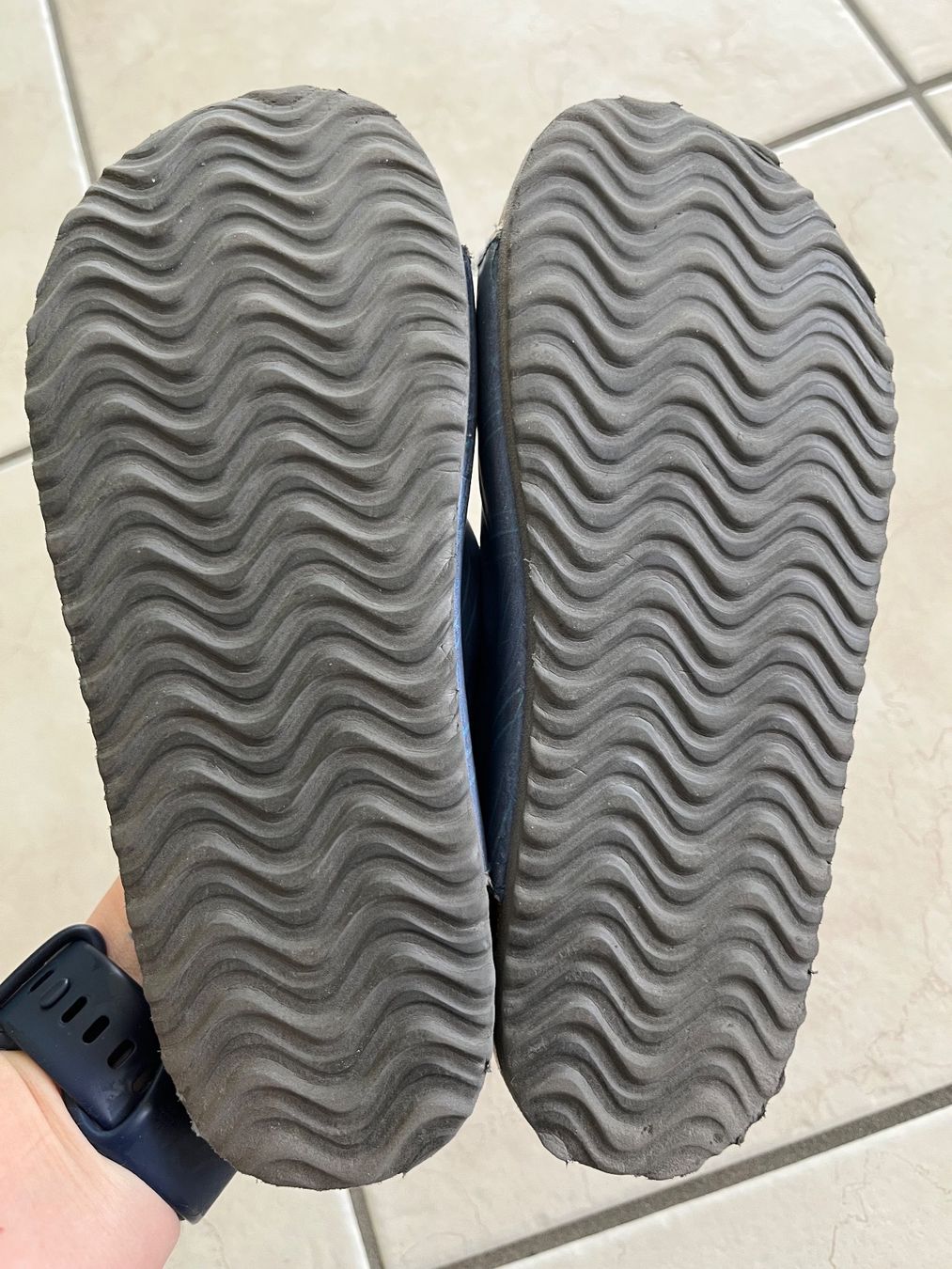 Schuhe für Jungen: Hausschuh JURASSIC WORLD Grösse: 30 – Gebraucht aus Zimmerwald von wuff81 2