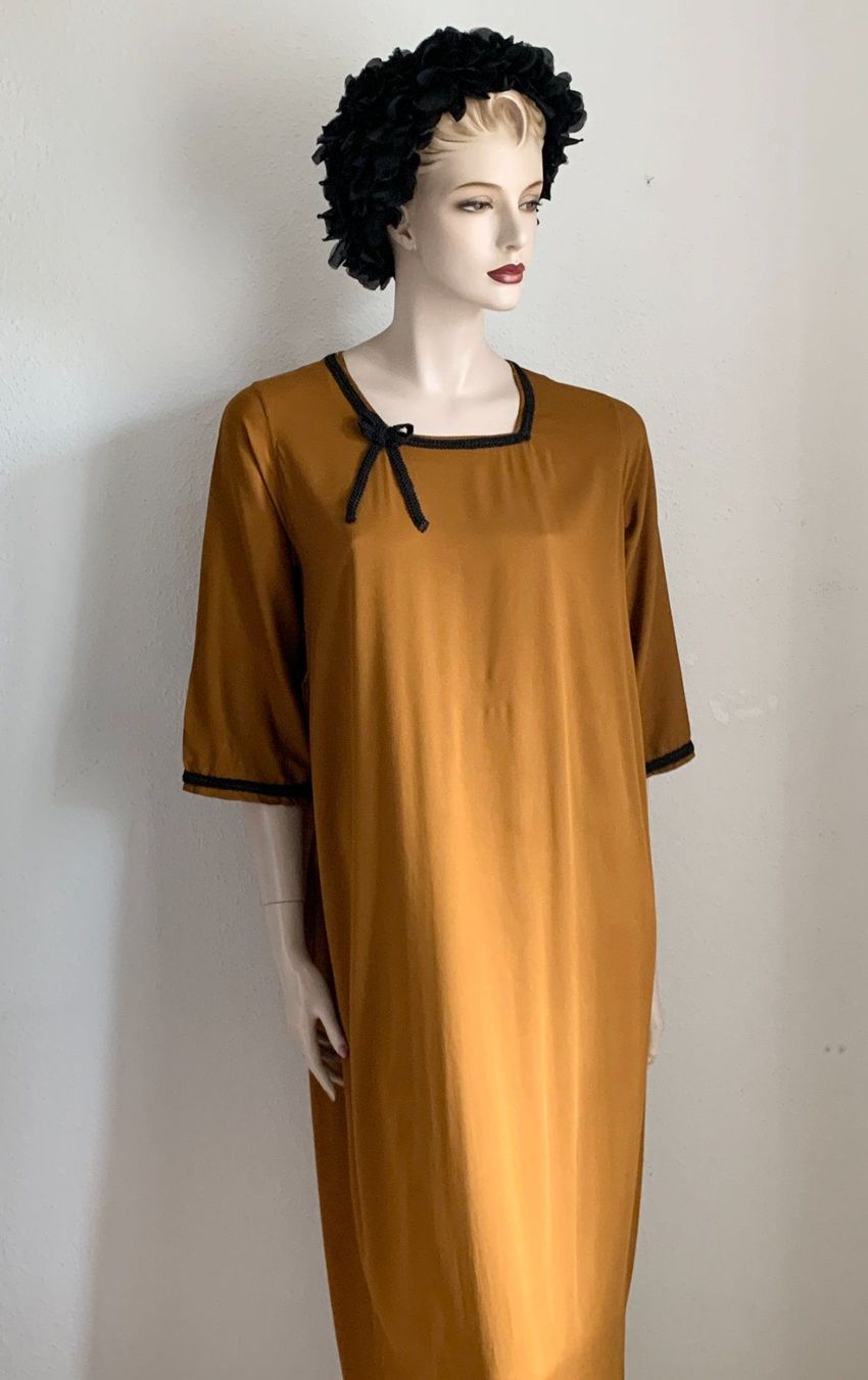 Tuniche: Langes Vintage Kleid/Tunika in Ockerfarbe – Usato da Kloten venduto da Nephty 1