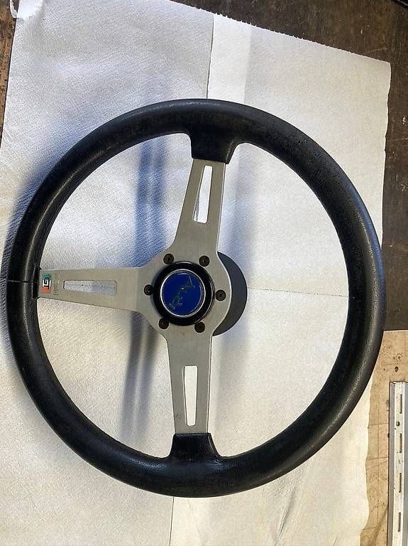 Tutti pezzi di ricambio auto: Audi Oltimer Lenkrad MOMO GT – Usato da Kerns venduto da widderfeld