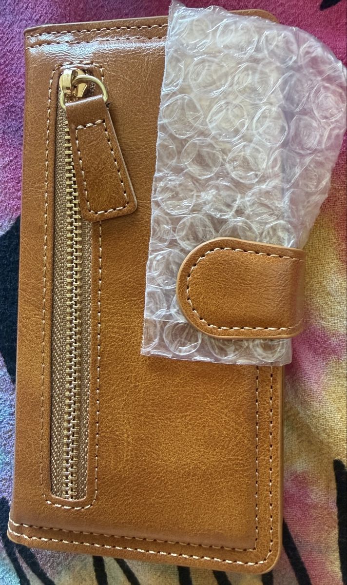 Coques & Protection écran: iPhone  IP 12 / 12 Pro Leder Wallet Case neu – Neuf avec emballage d'origine à Basel par Cora3 1