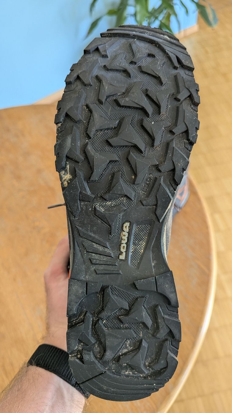 Lowa Herrenschuhe: LOWA Wanderschuhe Gr. 46 Grau – Gebraucht aus Zürich von seb_6568 1