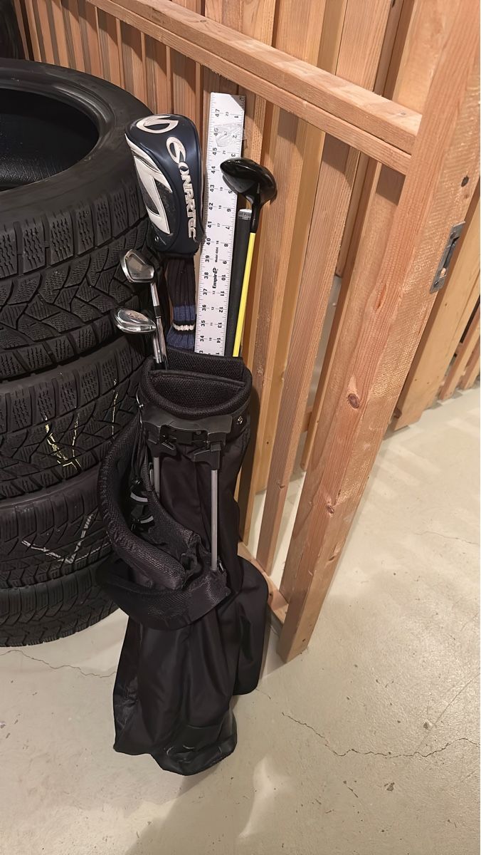Schläger & Sets: Golfschläger-Set mit Tasche – Gebraucht aus Unterägeri von Mercedes-Benz2012