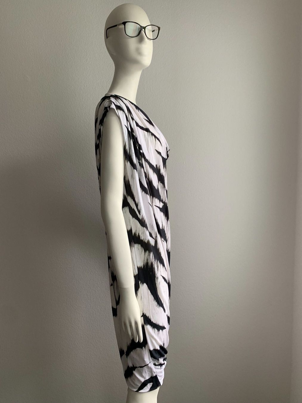 Alexander Mcqueen Vestiti: Alexander McQueen – Nuovo (secondo la descrizione) da Winterthur venduto da 11.11 3
