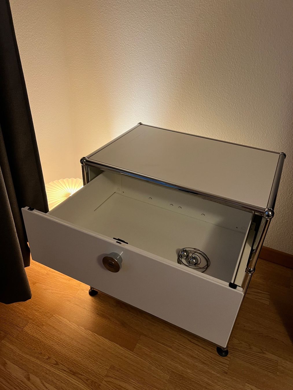 USM Comodini: USM Haller Sideboard mit Schubladen – Usato da Zürich venduto da ElchiDerHirsch 3