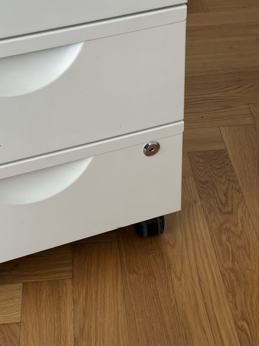 Schminktische: Schreibtisch/Schminktisch mit Korpus – Gebraucht aus Luzern von Qazwsx 6