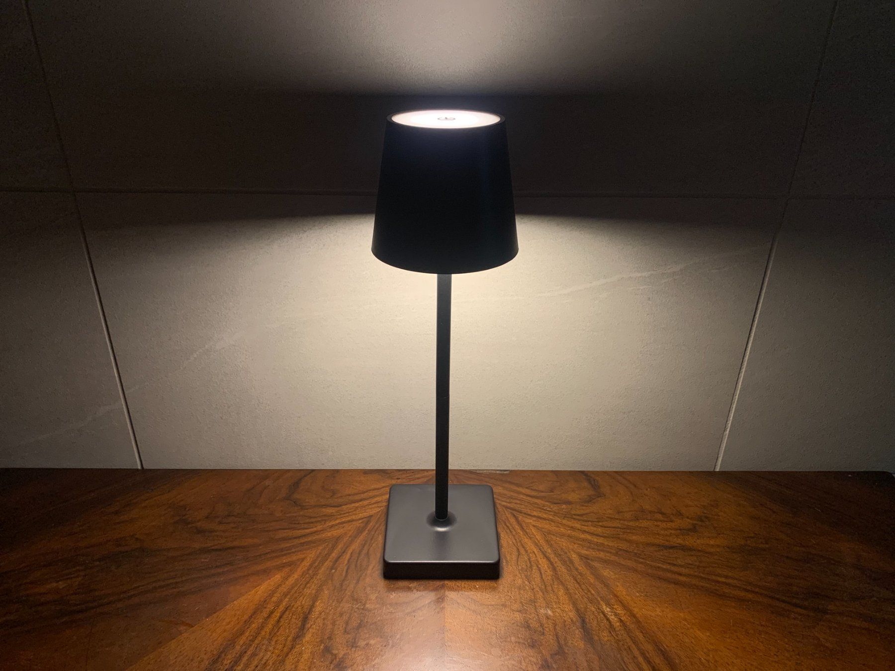 Lampade: Tischlampe mit Akku – Nuovo e nell'imballaggio originale da Aarburg venduto da 2..0