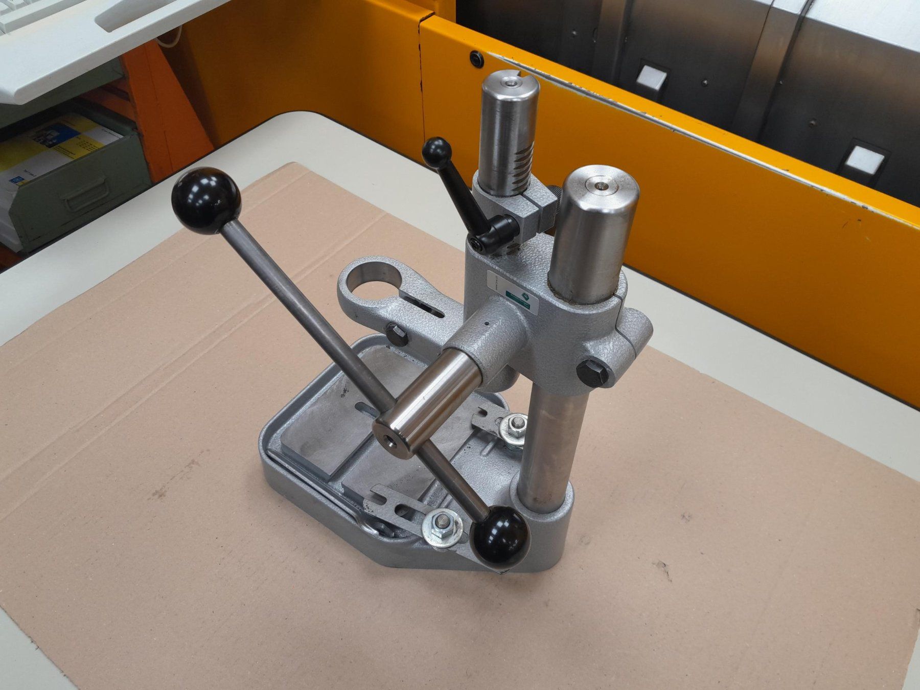 Sonstige Dekorationen & Accessoires: DUSS Tischbohrständer KB43 – Gebraucht aus Rümlang von BKCH 2
