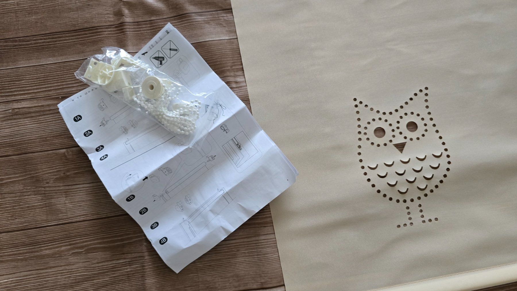 Vorhänge: 2 x Lichtdurchlässiger Sichtschutz / Rollo mit Eulen-Muster – Neu und originalverpackt aus Thalwil von VitaMini 1