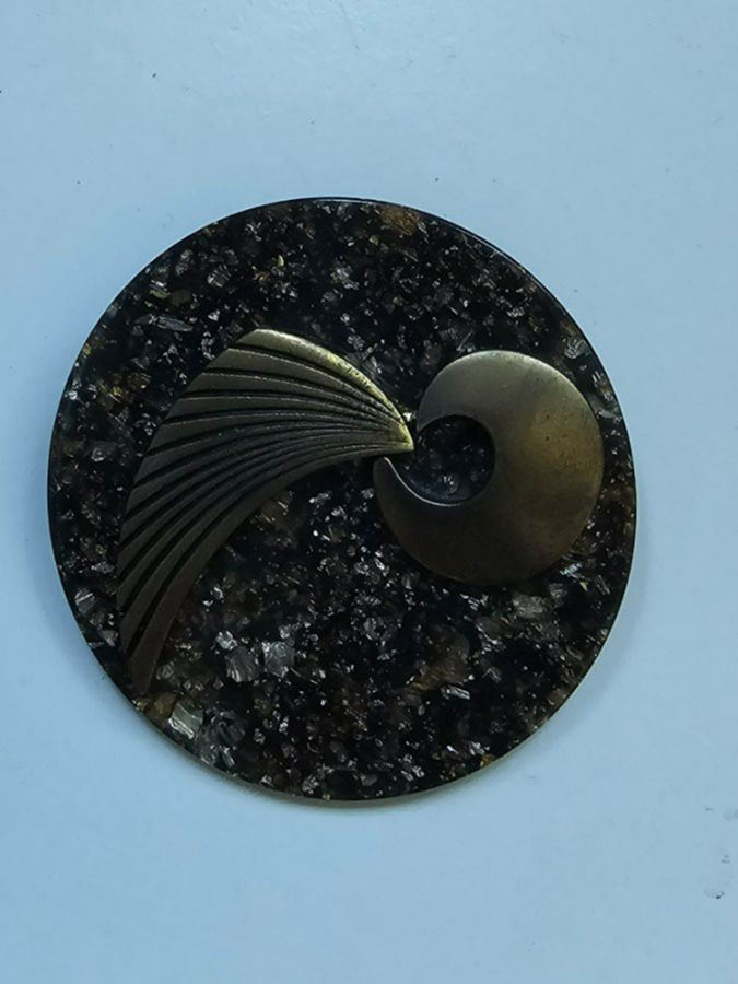 Broschen & Nadeln: Vintage runde Brosche aus Plexiglas & Messing Handarbeit – Gebraucht aus Münchenbuchsee von babilibern 7