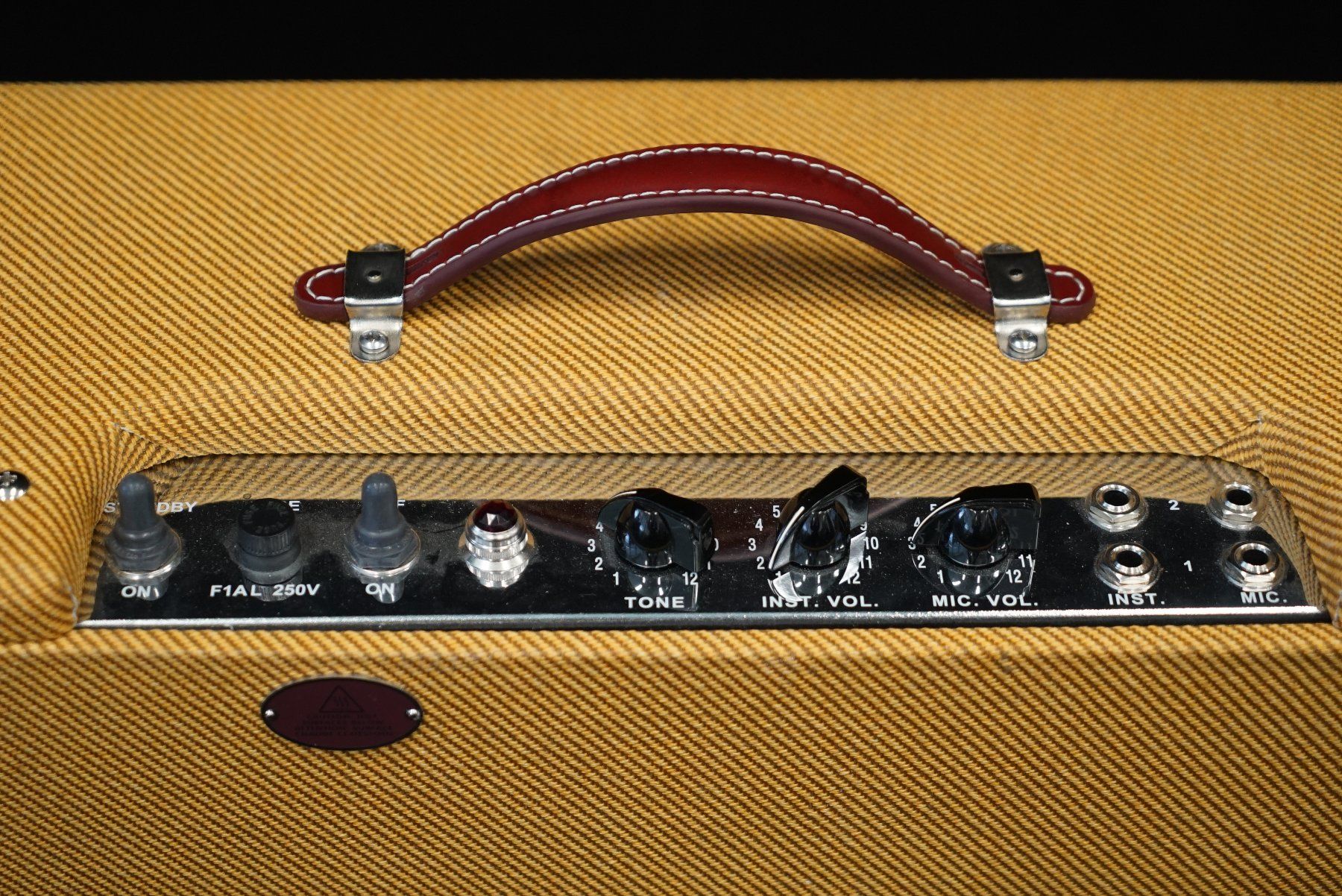 Fender Amplificatori: Fender 57 Custom Deluxe Handverdrahteter Röhrencombo – Usato da Ortschwaben venduto da Musictrade 4