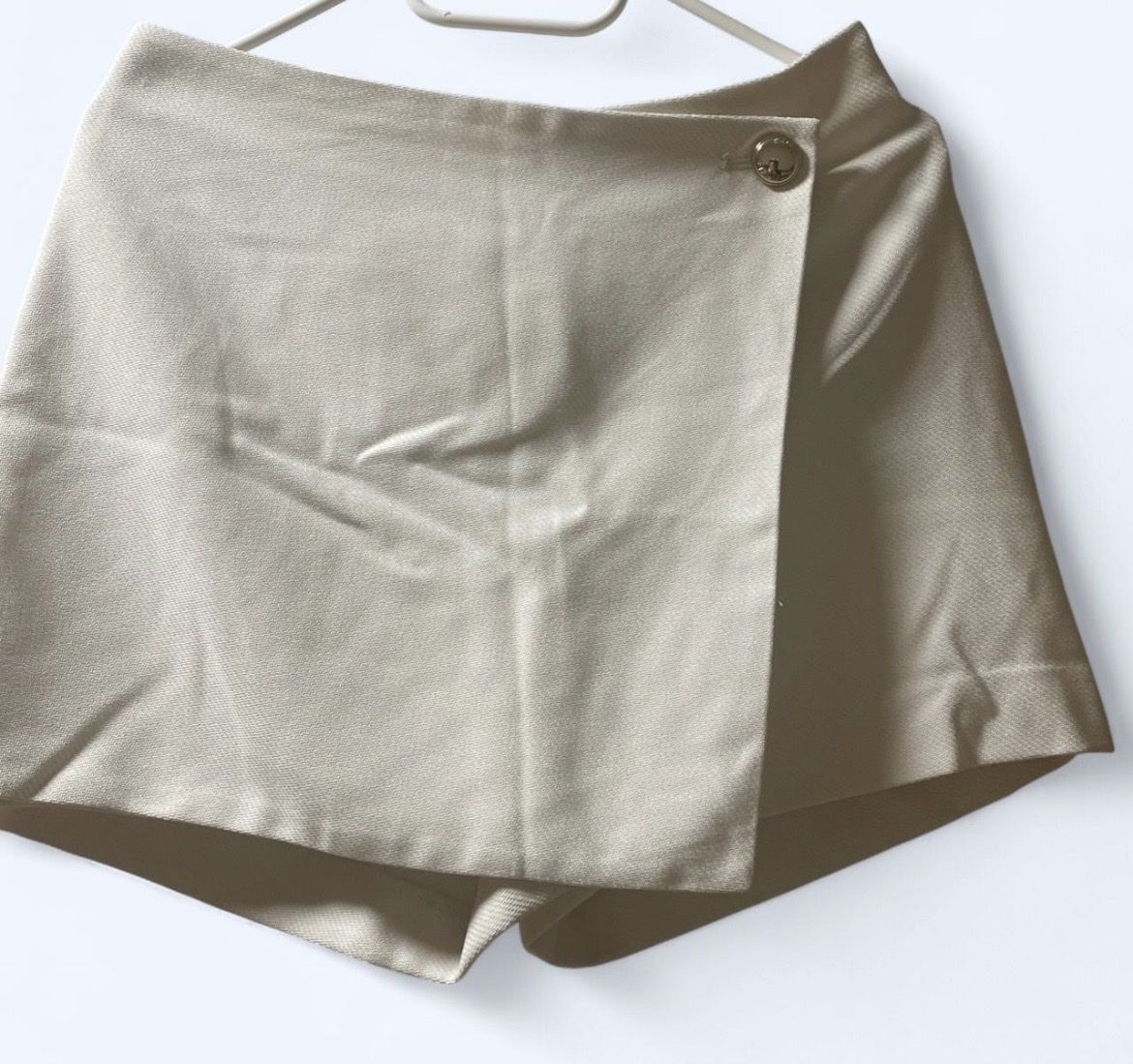 H&M Jupes: Weisser Hosenrock – Neuf (Voir description) à Madiswil par ren_gqz9 1