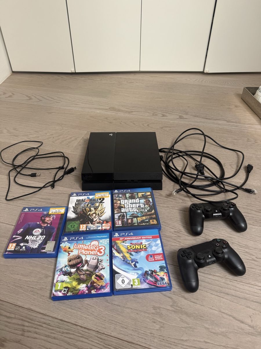 Sony Console: PlayStation 4 mit Spielen und 2 Controllern – Usato da Hedingen venduto da genomics 1