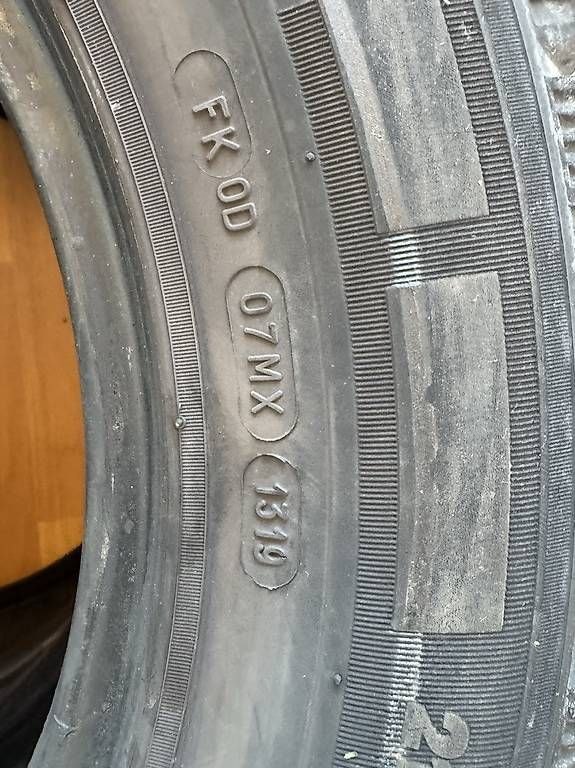 Sonstiges Schreiben & Zeichnen: Reifen 21-70R15C – Gebraucht aus Frauenfeld von KelvinG 1