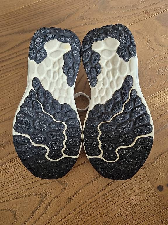 Damenschuhe: Sneakers – Gebraucht aus Kriens von B02005 2