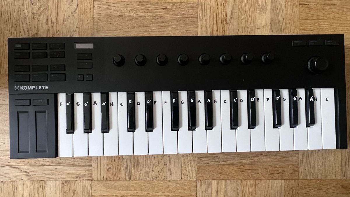 Native Instruments Strumenti musicali: NATIVE INSTRUMENTS Komplete Kontrol M32 – Usato da Biel/Bienne venduto da A.perez 1