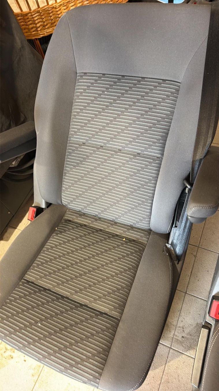 VW Tutti i ricambio: Sièges VW T5, T6 – Usato da Sion venduto da wik_77jh 2