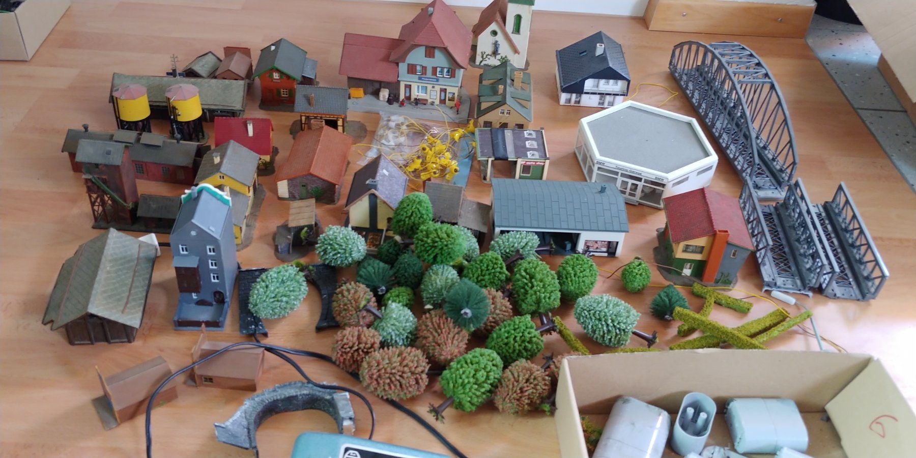 Modelleisenbahnen: vers. HO- Artikel – Gebraucht aus Waltenschwil von Ardnas007 1