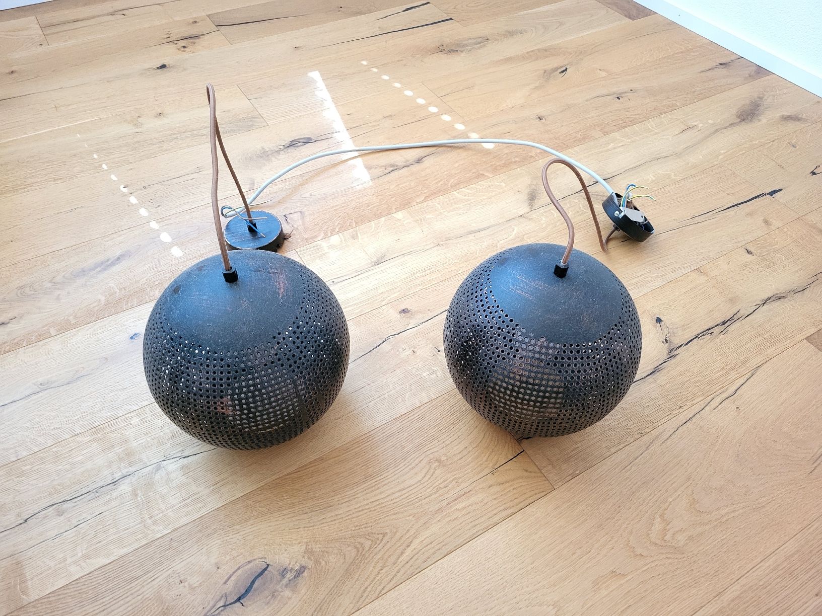 Lampes: Hängeleuchten Kugel Lochmuster Dunkelbraun – D'occasion à Gähwil par Ste_Holz 1