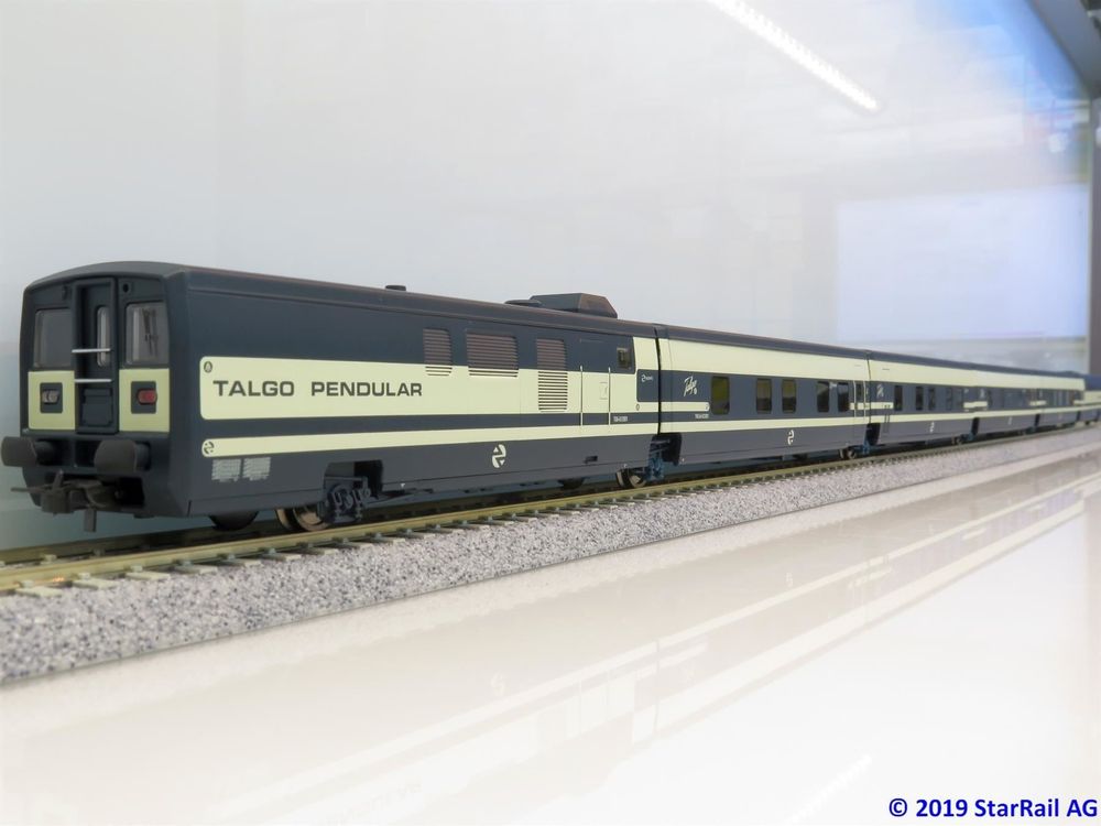 E2365 Electrotren (H0 1:87) Diesel locomotive RENFE 354-001 Virgen de Covadonga