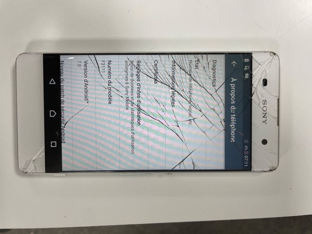 Sony XA Blanc - ecran casse (Defekt) in Riaz für CHF 6 – mit Lieferung ...