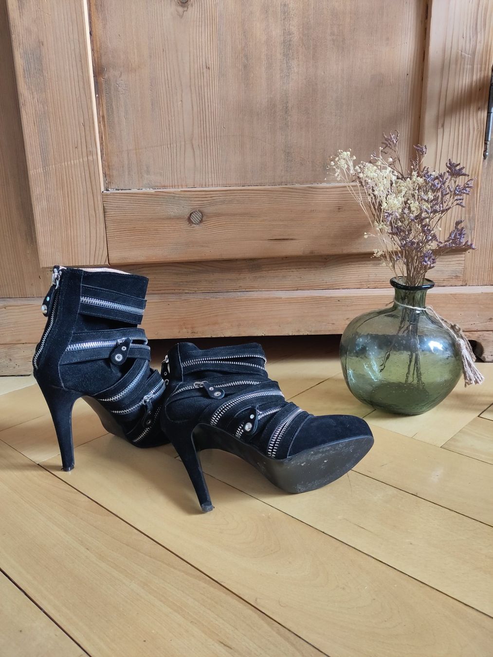 Scarpe da donna: High Heels schwarz mit Reissverschluss Gr. 38 – Usato da Luzern venduto da birnli 1