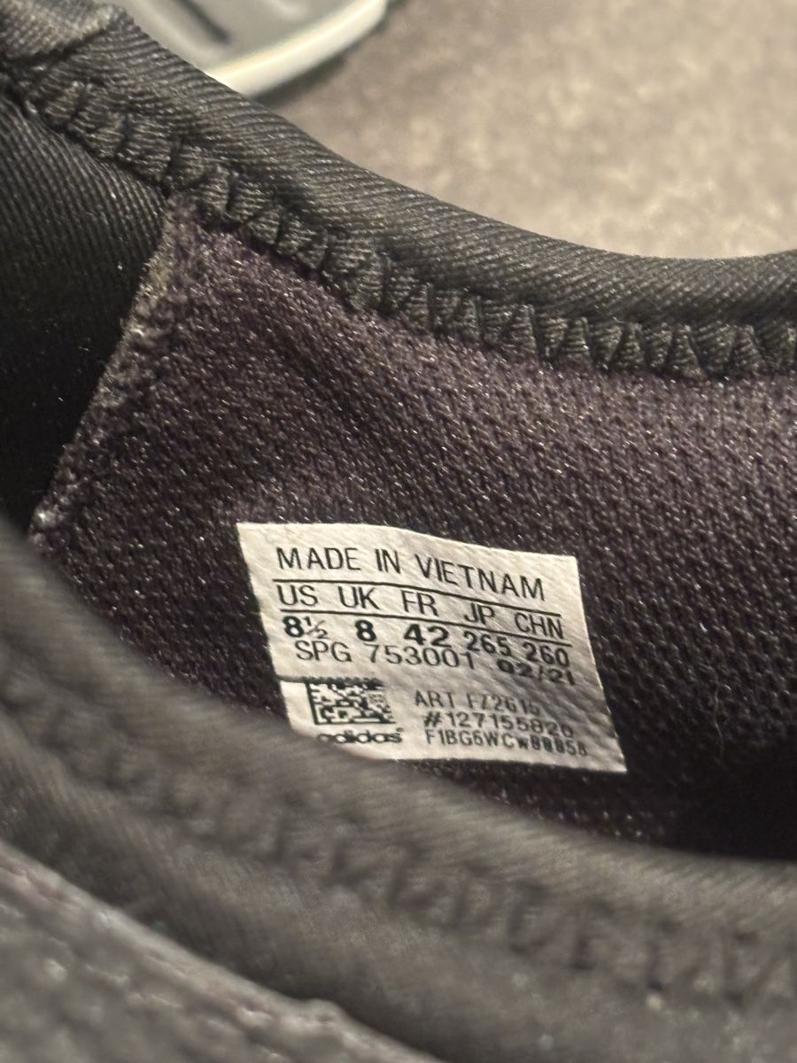 Adidas Scarpe da uomo: Adidas Hallenschuhe Grösse 42 – Nuovo (secondo la descrizione) da Sirnach venduto da Fabrice--_-- 2