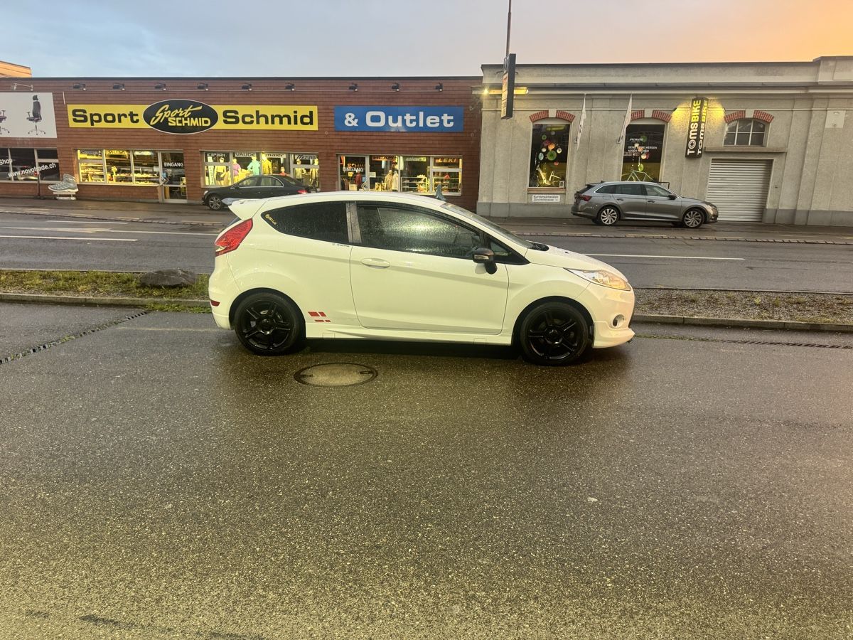 Ford Automobili: Ford fiesta 1.6 i – Usato da Wetzikon ZH venduto da yuh_qz6d 2
