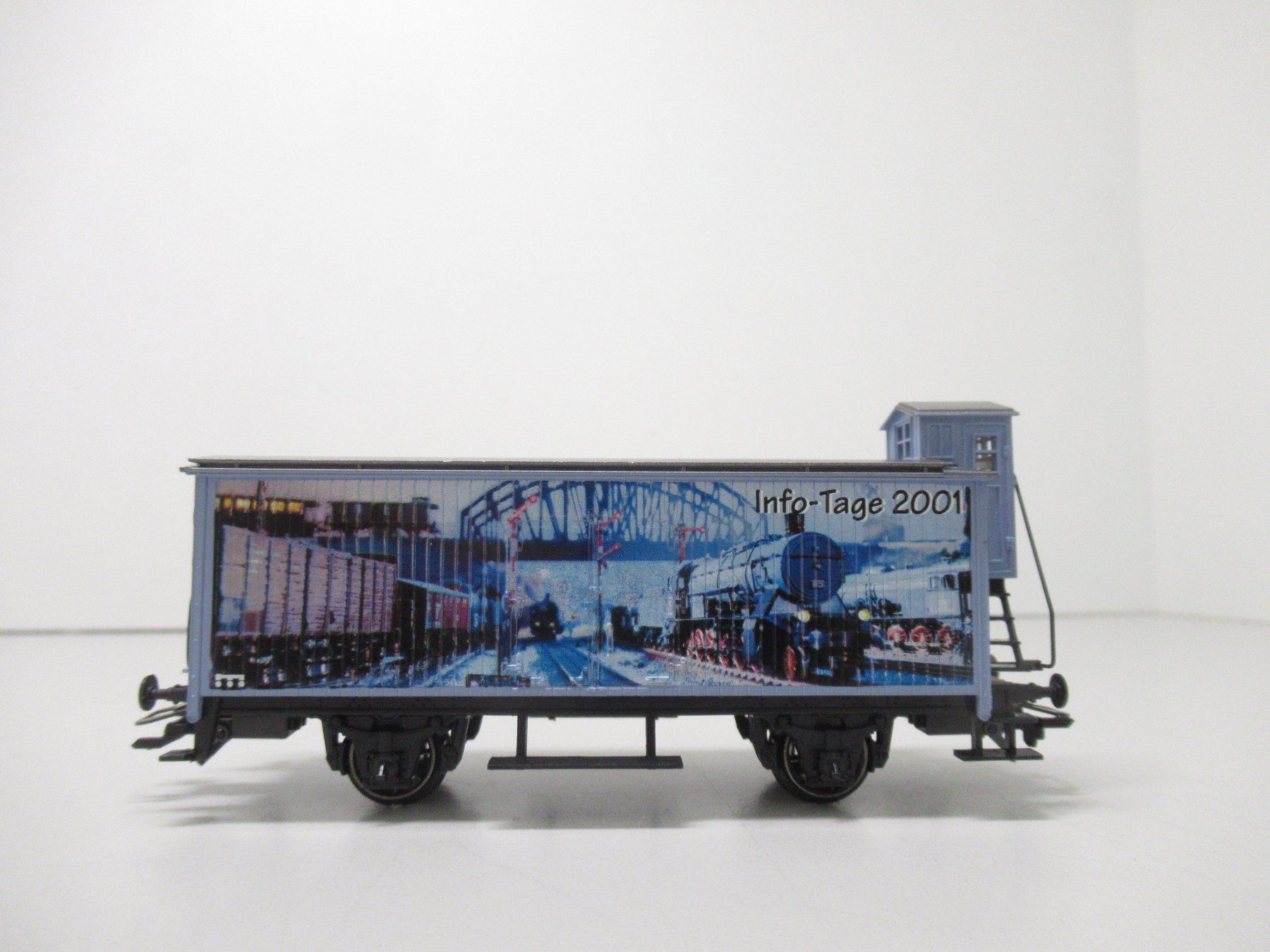 Märklin Modellini di ferrovie: Märklin ged. Güterwagen "Info-Tage 2001" Wechselstrom H0 – Usato da Basel venduto da mhmarken 1