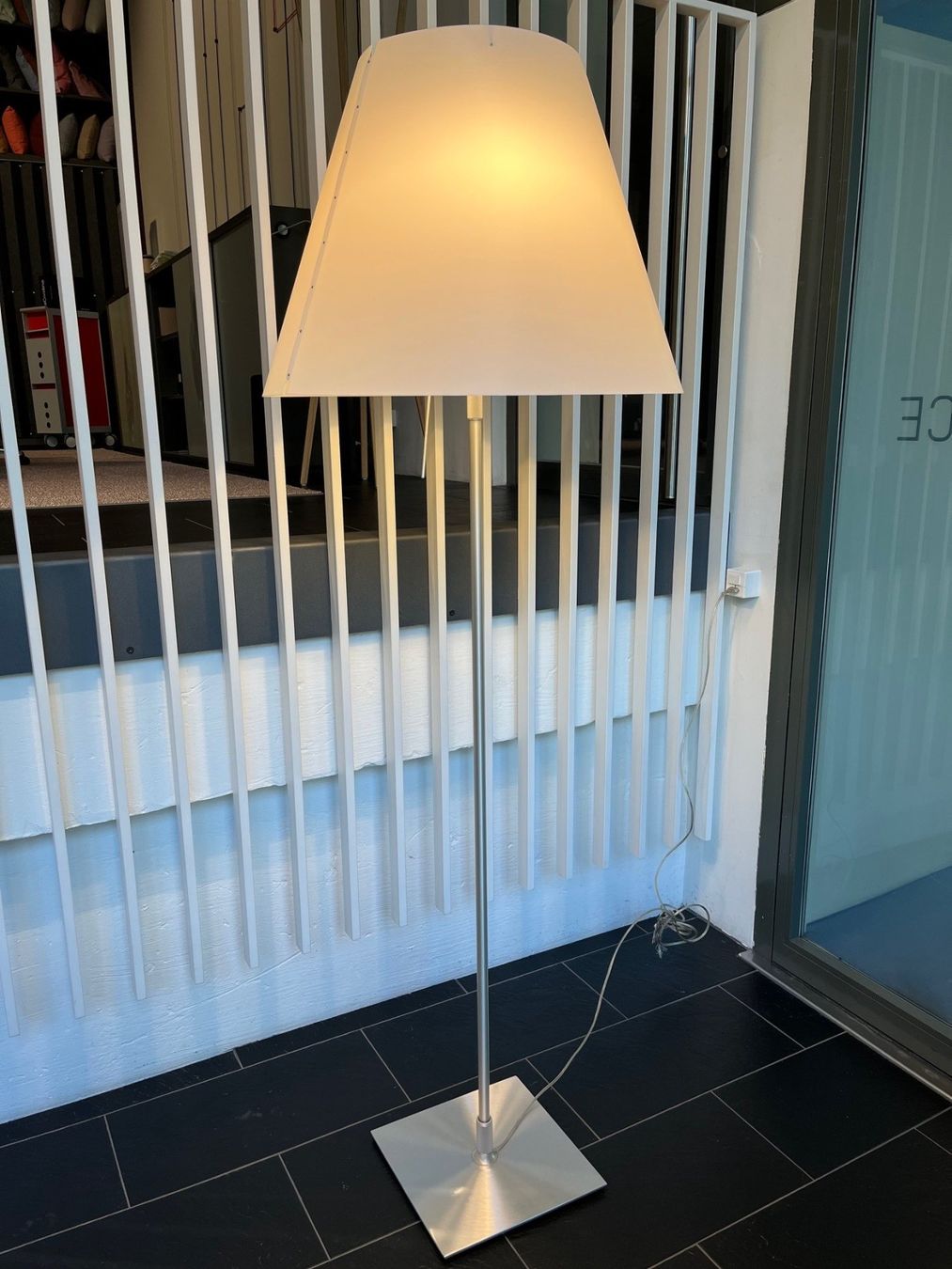 Luceplan Lampade: Luceplan Costanze Grande Terra Stehleuchte – Nuovo (secondo la descrizione) da Zürich venduto da HST253 1
