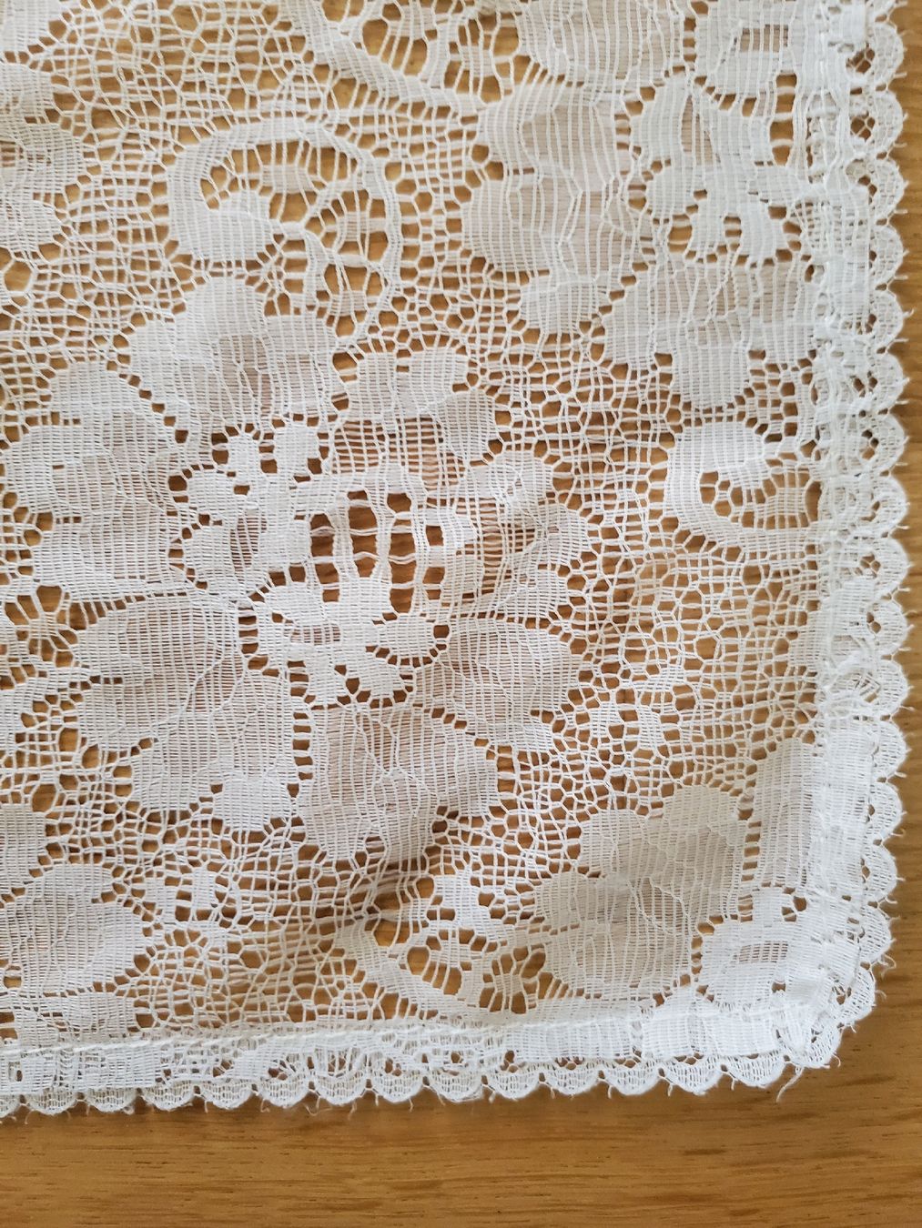 Altra biancheria da tavola: Neuwertiger Tischläufer,143 x 43 cm – Usato da Wetzikon ZH venduto da Wetzicardo25 2