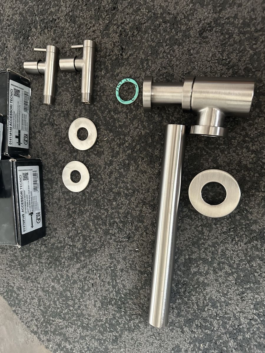 Rubinetteria: Gessi Sifon und 2 Eckventile Neu – Nuovo e nell'imballaggio originale da Niederuzwil venduto da gullipulli 1
