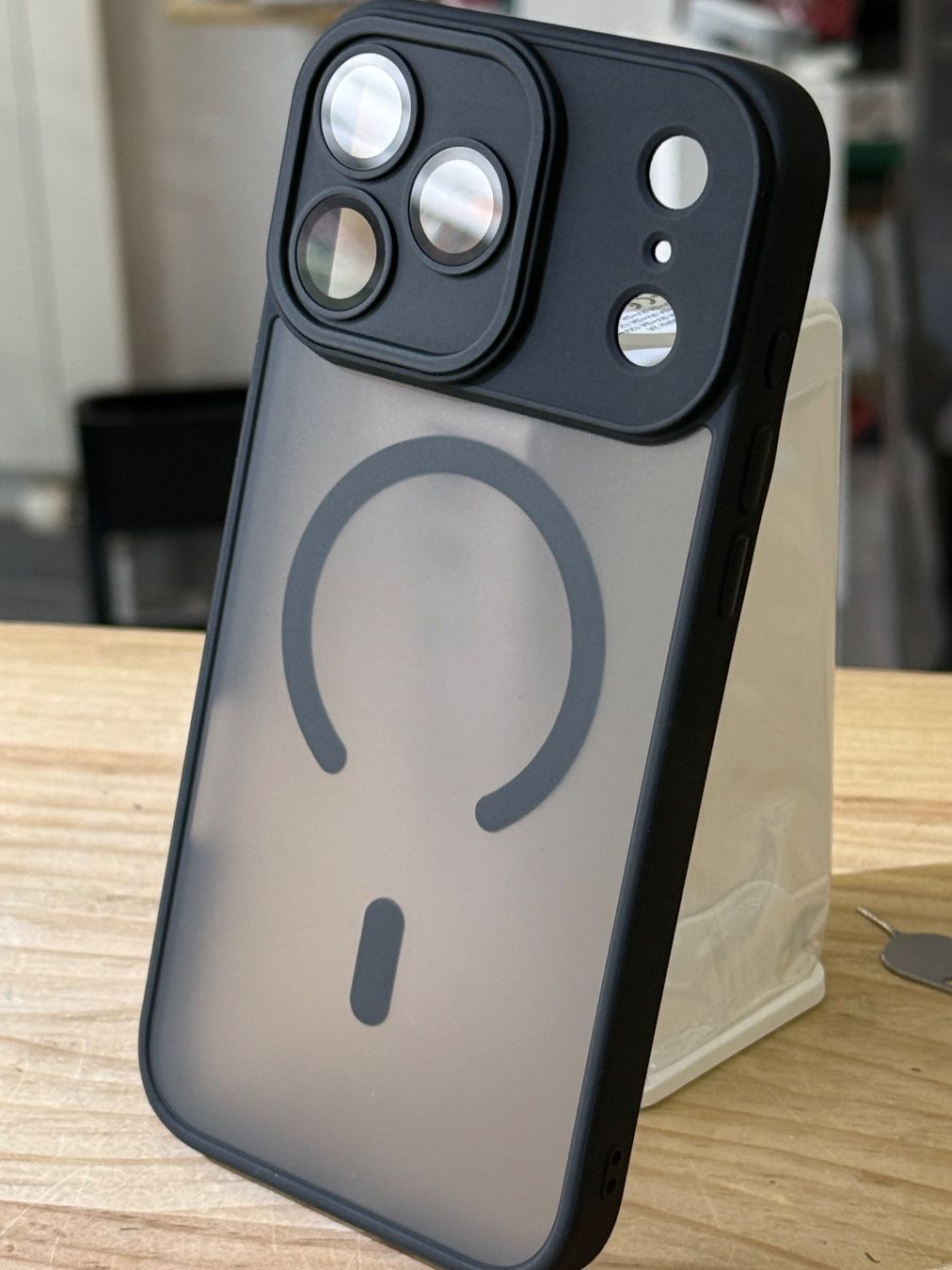 Cover & Protezioni schermo: iPhone 18 pro - Coque magsafe avec protection camera – Nuovo e nell'imballaggio originale da Morges venduto da DigiAC 4