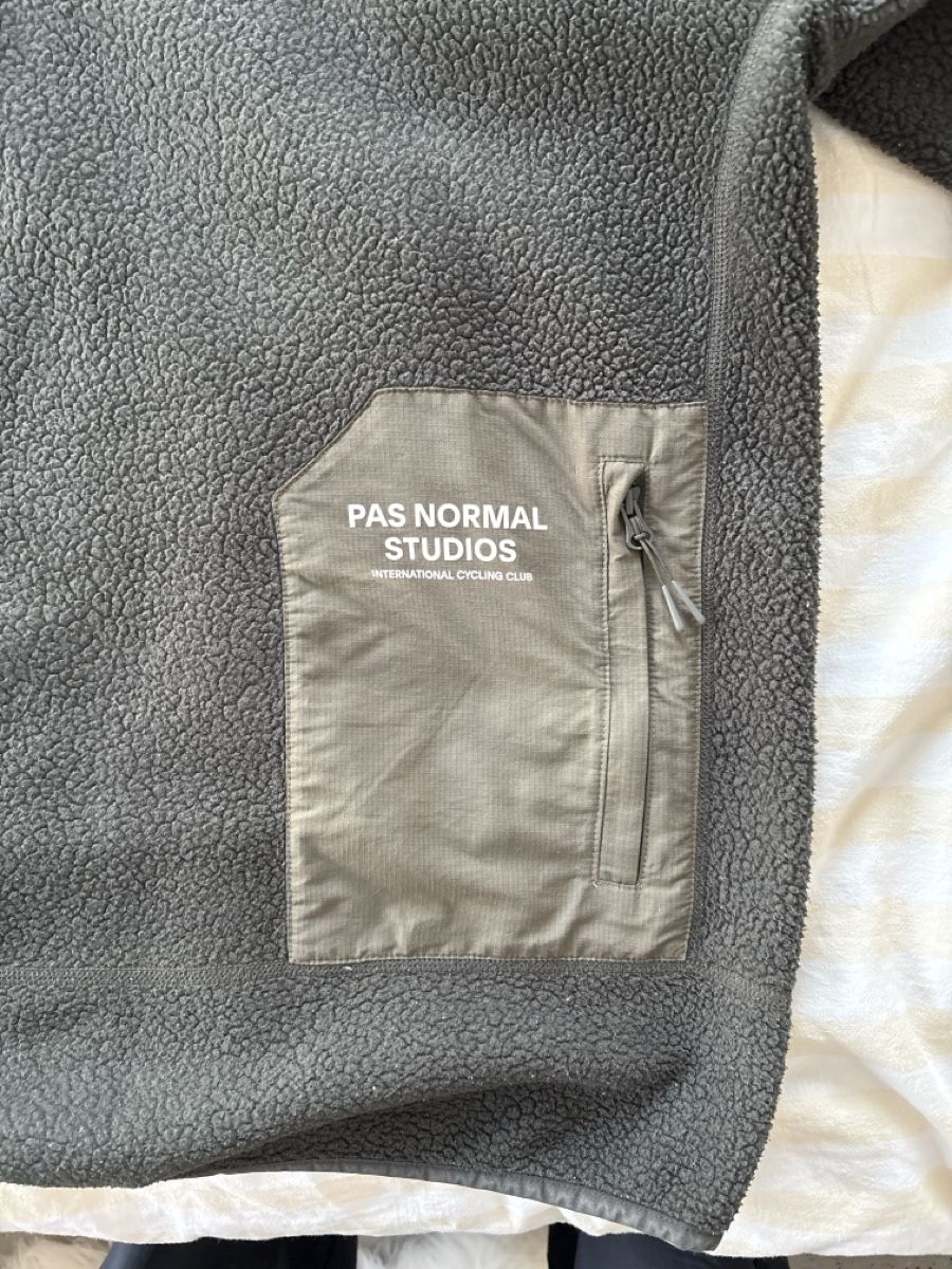 Pas Normal Studios Giacche: Veste polaire Pas Normal Studios kaki  – Usato da Zürich venduto da Manonard 2