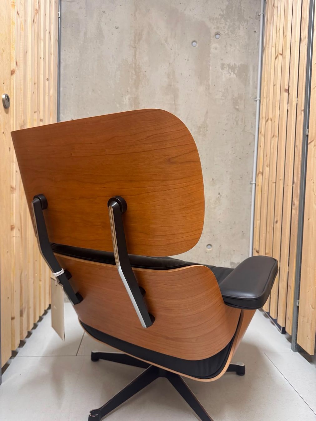 Vitra Poltrone: Vitra Lounge chair&ottoman – Usato da Basel venduto da iinnaa 3