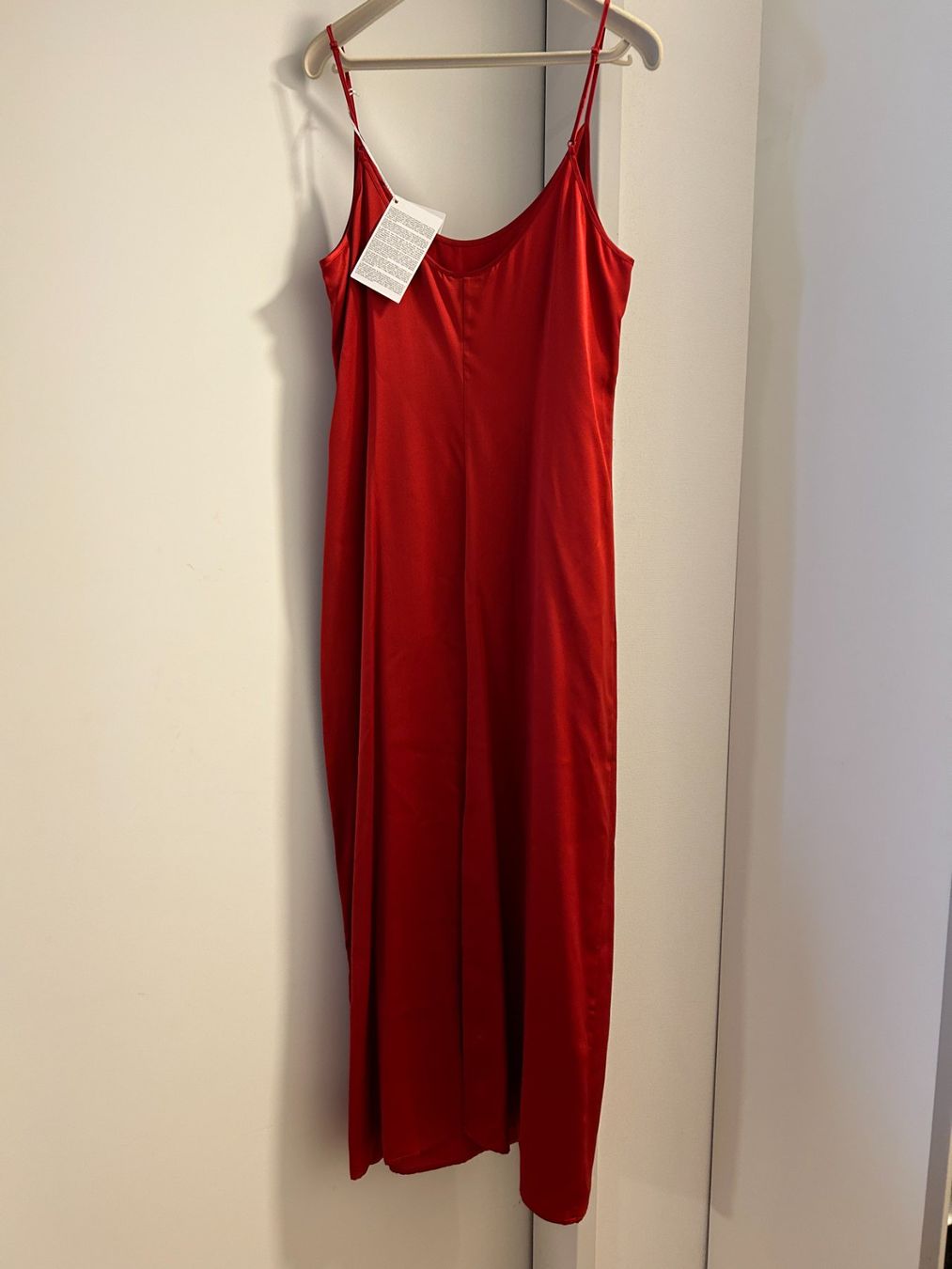 La Perla Vestiti: Neu: Rotes La Perla Kleid, 100% Seide, wunderschön & elegant – Nuovo e nell'imballaggio originale da Küsnacht ZH venduto da filo_fila8700