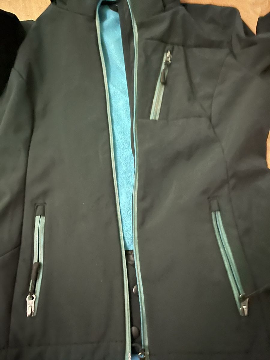 Giacche: Schwarze Softshell Jacke mit Kapuze, Gr. 38 – Usato da Zürich venduto da MariaSusanne 5