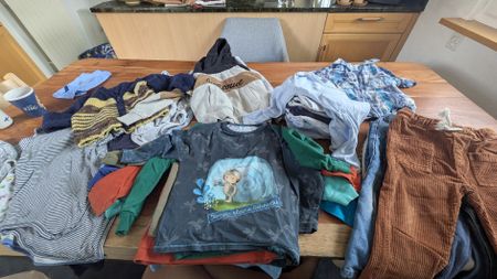 40 teiliges Kleiderpaket Junge 98/104 Herbst/Winter