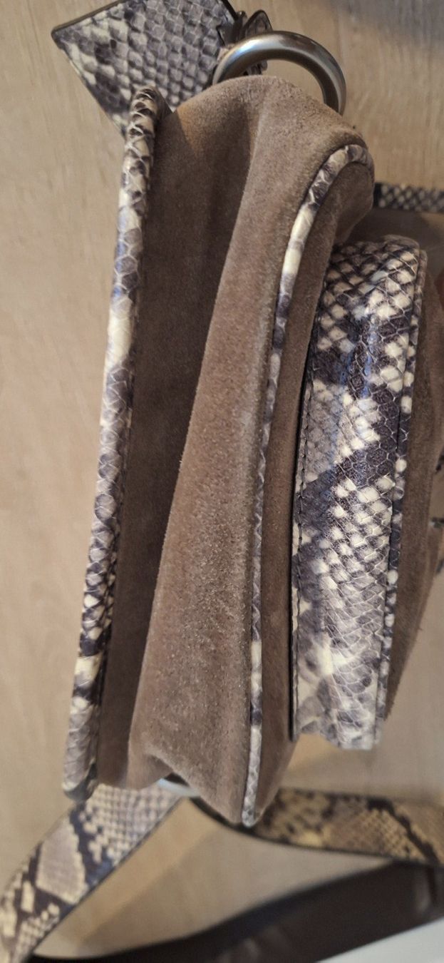 Michael Kors Sacs femmes: Michael Kors - Umhängetasche Wildleder/Pythonprägung – D'occasion à Granges VS par dan_6bcm 6