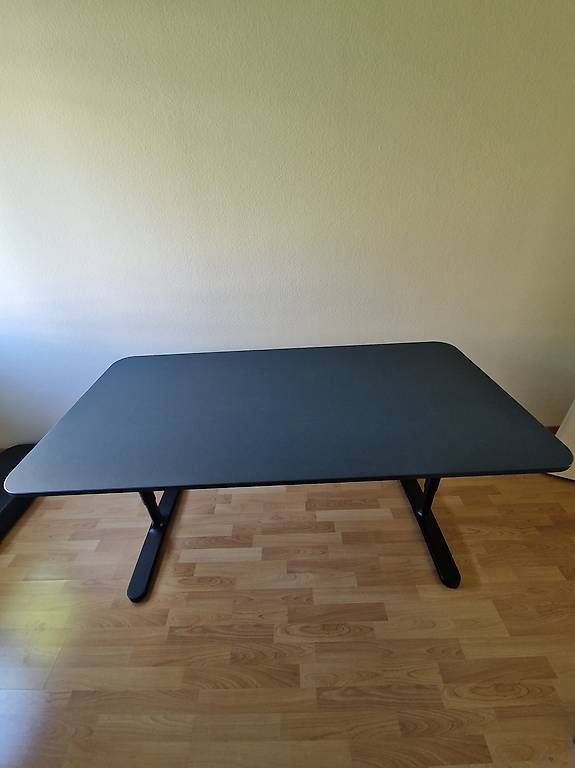 Scrivanie: Schreibtisch Ikea – Usato da Ostermundigen venduto da ClaOrgana 1