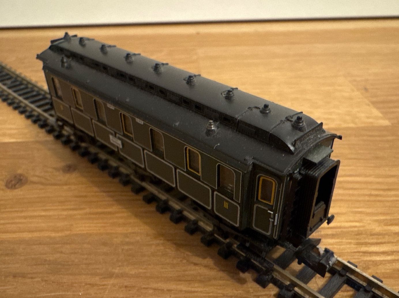Trix Modelleisenbahnen: Minitrix 13161 Bayer. Schnellzugwagen 3.Kl. – Gebraucht aus Schlierbach von Look8 1