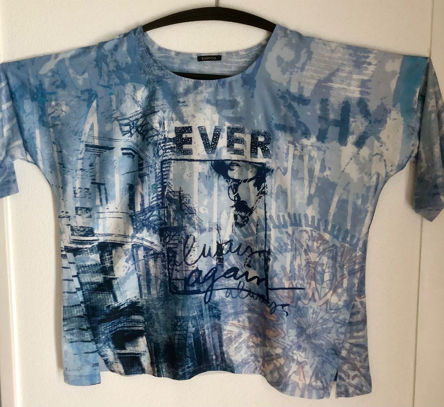 T-shirt: Bianca Langarm Shirt – Usato da Wattwil venduto da Zeemeermin 1