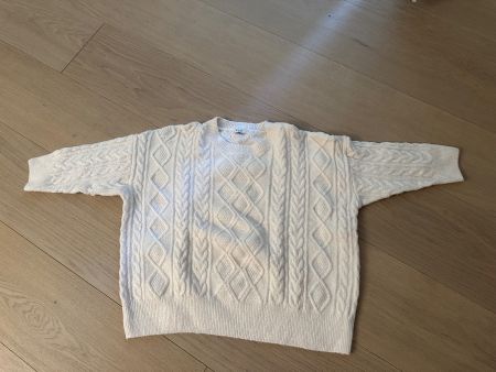 Weisser Pullover